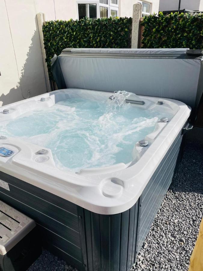 Stylish Hot Tub House With Free Parking! Villa York Dış mekan fotoğraf